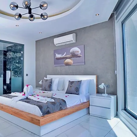 Luxury In With Private Infinity Pool Willa Kalkan